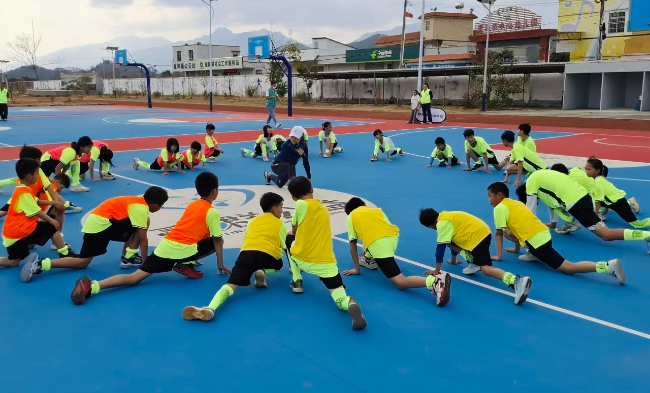 5 “丹心护童”项目在韶关市武江区重阳小学开展“自信的力量”心理健康活动，特邀全运会女足冠亚军为孩子们带来趣味盎然的足球课程.jpg