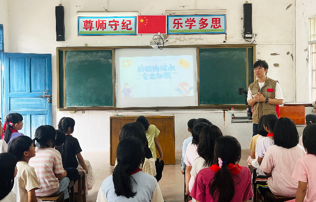 9 “童安筑梦”儿童守护计划在阳江阳春市潭水镇凤来小学开展防溺水安全教育.jpg