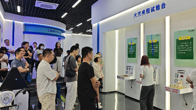 消防体验馆实地教学.jpg